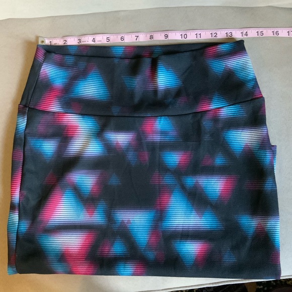 LuLa Roe geometric pattern pencil skirt stretchy M - Picture 2 of 4